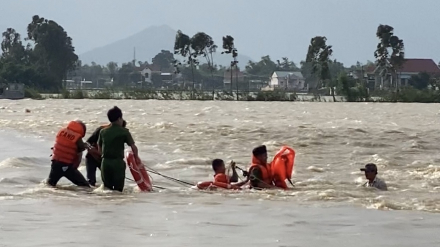 Cứu kịp thời một thanh niên bị lũ cuốn trôi khi qua ngầm tràn